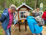 Im Torgelower Gesundheitshäuschen liegen Fitnessbänder und Bewegungsanleitungen bereit. (Foto: Anette Pröber)